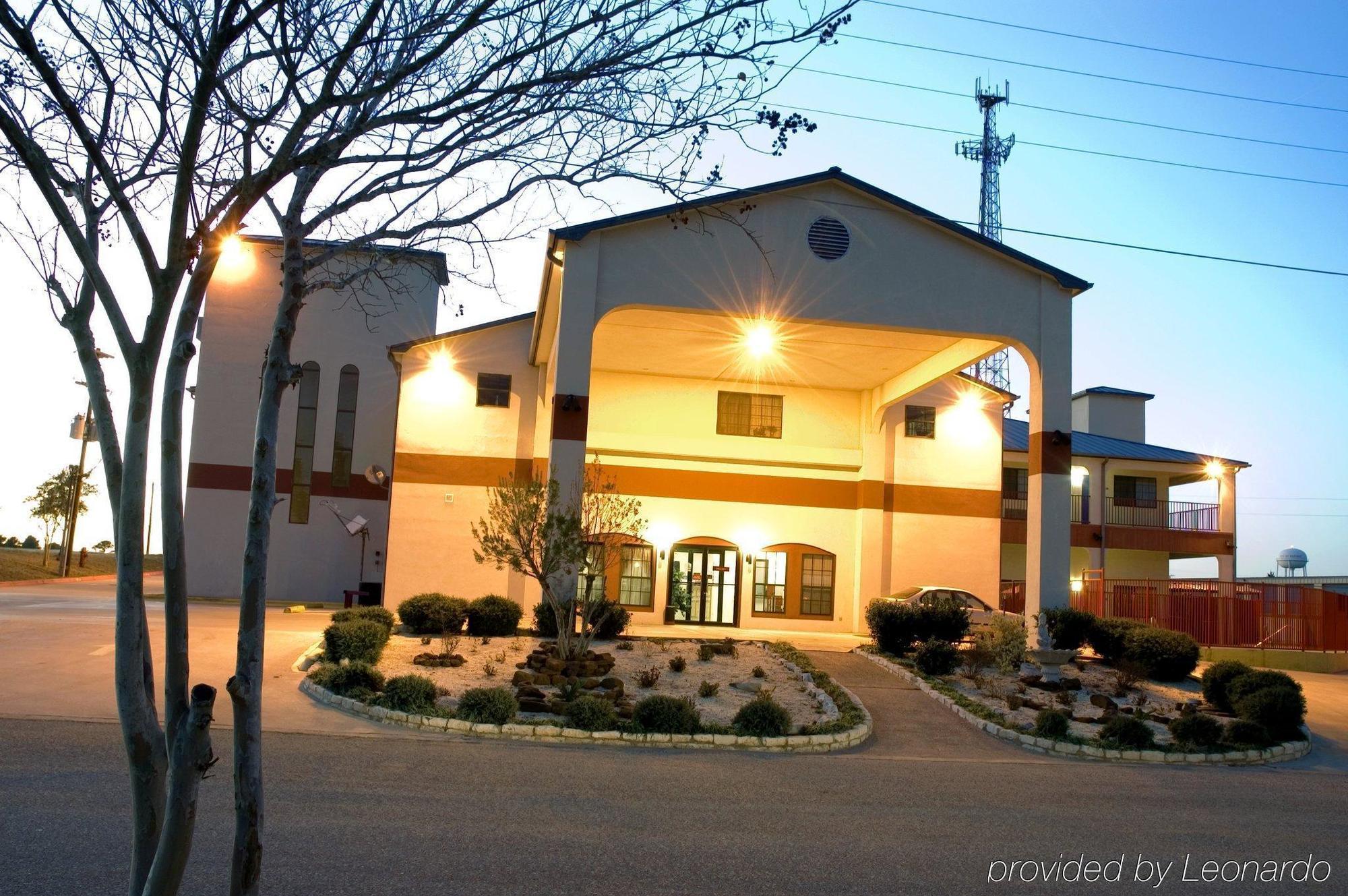 Super 8 By Wyndham Bastrop Tx Motel Exterior foto
